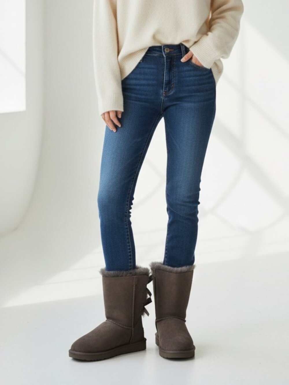 UGG Bailey Bow II Boots Womens Size 7 Grey Sheepskin Suede